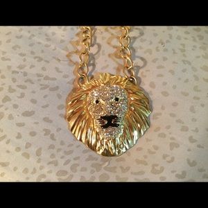 Goldtone beautiful lion necklace